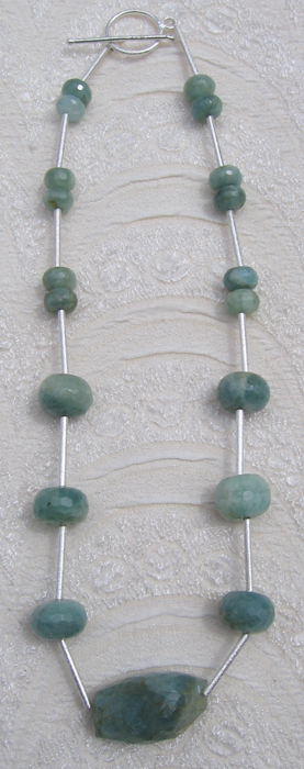 Collana Argento satinato e Acquamarina grezza sfaccettata