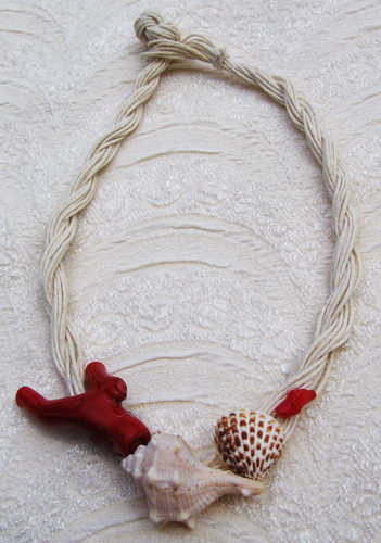  Collana Conchiglie e Corallo Madrepora con filo di Cotone 