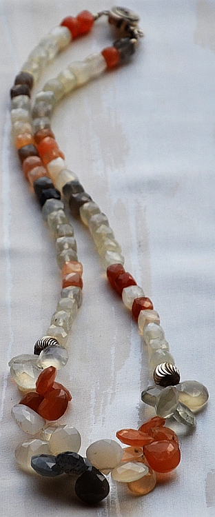  Collana in Argento e Labradorite bianca, verde e rossa