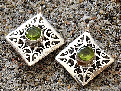 Orecchini Bottone in Argento e Peridoto